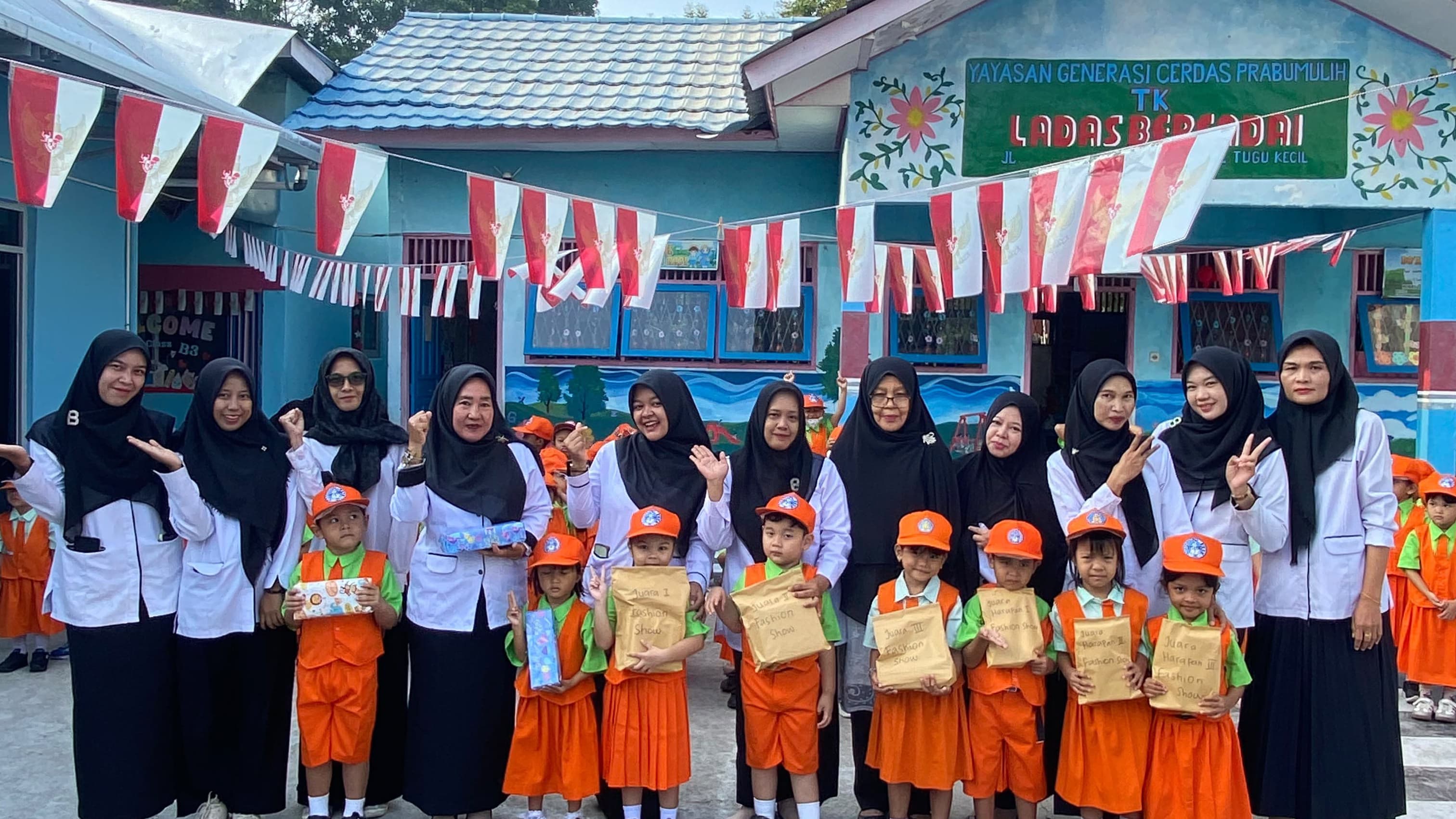 Kompak Hias Kelas, Kelas A1 TK Ladas Berendai Sukses Raih Juara