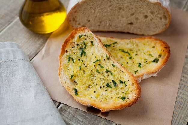 Bikin Garlic Bread Sendiri di Rumah, Coba Resep Praktis Ini!