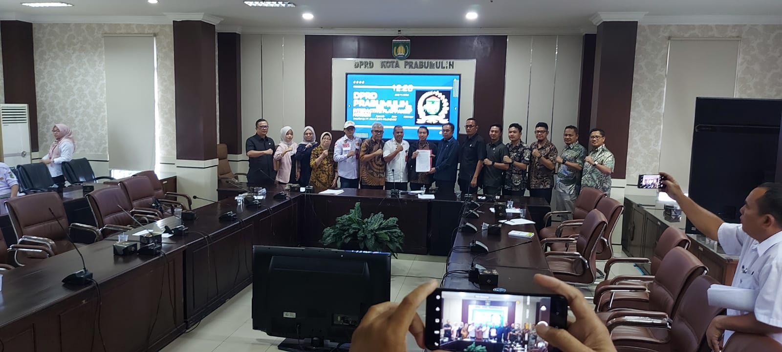 DPRD Prabumulih Fasilitasi Mediasi Antara LSM APM dan Pertamina Terkait Tenaga Kerja Lokal