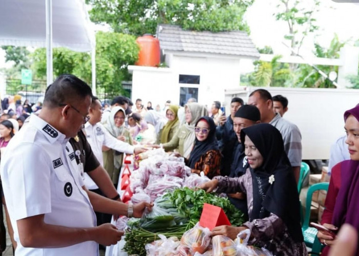 Kejaksaan Negeri Prabumulih Gelar Pasar Murah, Warga Antusias Belanja Sembako Terjangkau