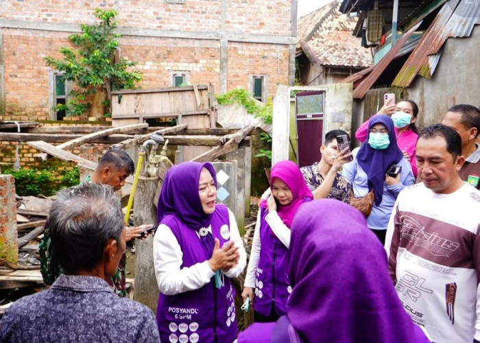 Ketua TP PKK Prabumulih Tinjau Rumah Warga Tak Layak Huni, Lansia Hidup Sebatang Kara Jadi Perhatian