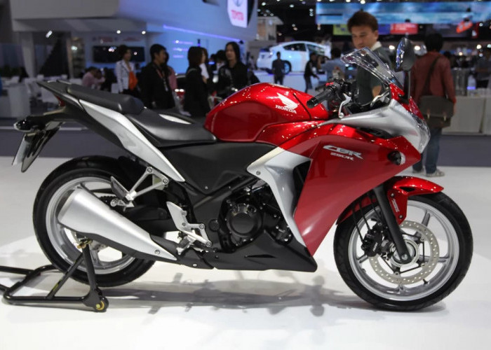 Spesifikasi Motor Sport Honda CBR250R,  Nyaman dan Bertenaga untuk Harian Juga Touring