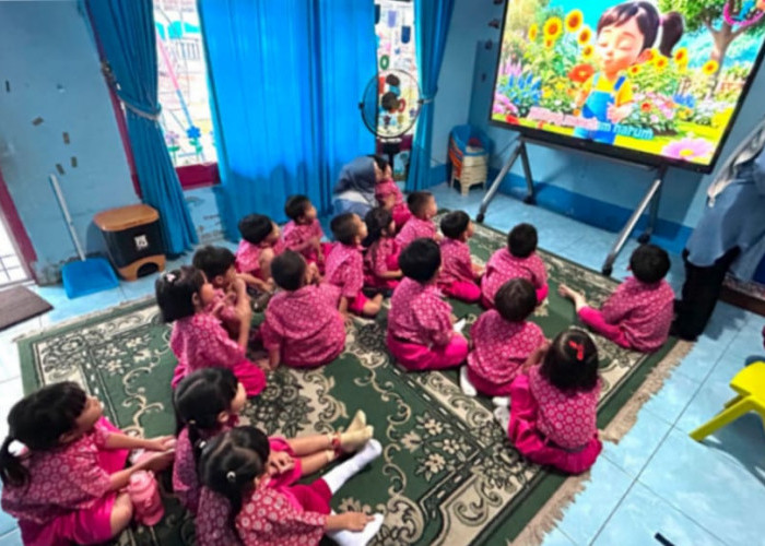 TK Ladas Berendai Hadirkan Pembelajaran Digital, Siswa Antusias Belajar Panca Indera Lewat IFP