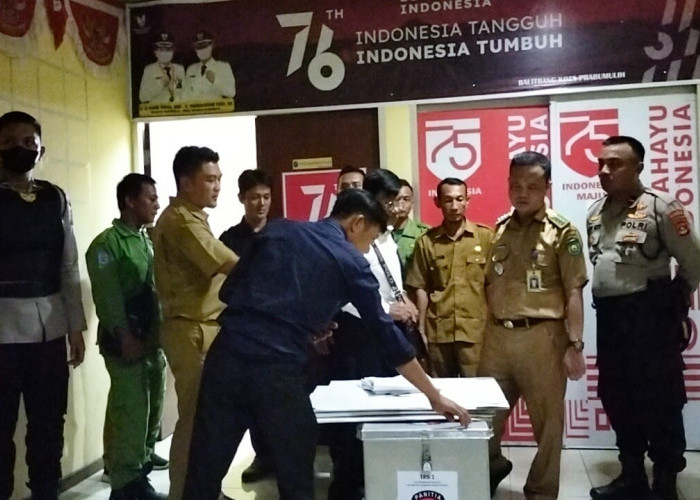 Warga Dua Desa Salurkan Hak Pilih