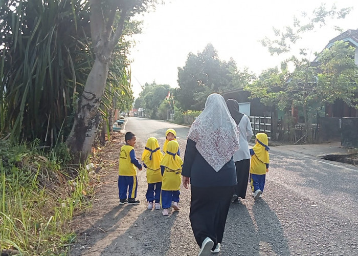 Biasakan Gaya Hidup Sehat, TK IT Shoutul Quran Prabumulih Ajak Siswa Jalan Santai