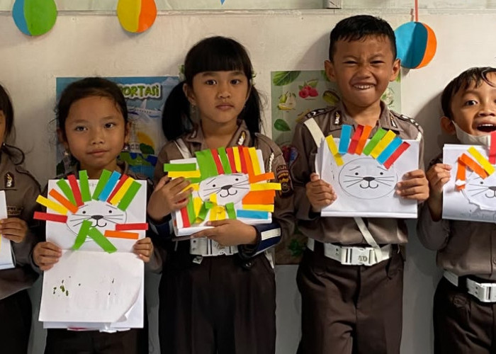 Belajar Binatang Darat, Siswa TK Ladas Berendai Bikin Rambut Singa dari Origami