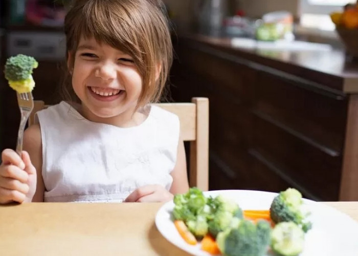 Anak Tak Suka Makan Sayur? Yuk Coba Atasi Dengan 5 Tips Ini Agar Anak Doyan Makan Sayur