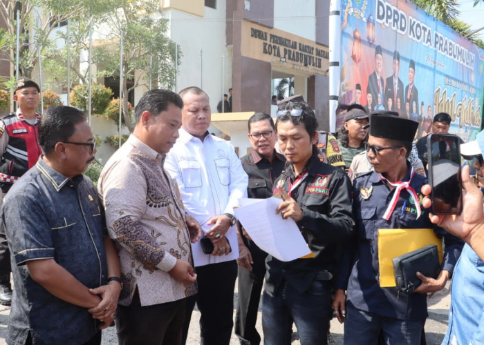 Puluhan Massa PKRI Kepung DPRD Prabumulih, Desak Legalitas 21 Perusahaan Diusut