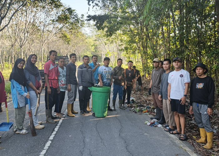 Gotong Royong Massal, Warga Tanjung Telang Dukung Program Kebersihan Nasional