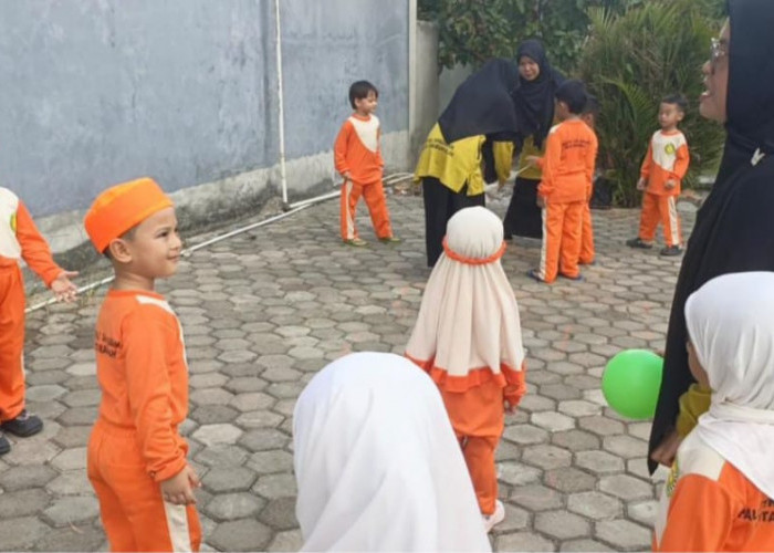 Jumat Sehat Penuh Tawa, Siswa TK IT Al Hasanah Belajar Lewat Permainan Tradisional