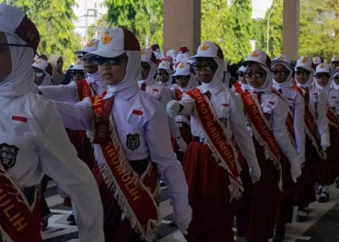 Bergaya Bak Model, SDN 50 Prabumulih Pakai Kacamata Hitam Lomba Gerak Jalan, Bikin Style Tambah Keren