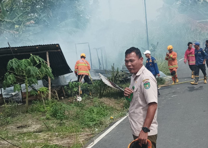 Diduga Puntung Rokok Jadi Pemicu, Rumah Tukang Ojek di Sukajadi Ludes Terbakar