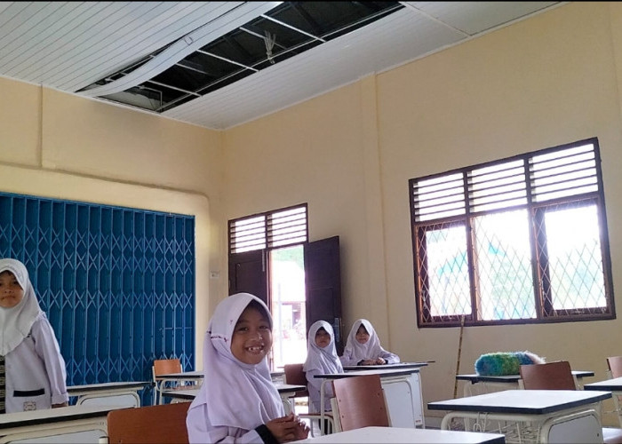 Kendala Plafon Rusak, SDN 85 Prabumulih Cari Solusi Agar Kelas Bisa Digunakan Kembali