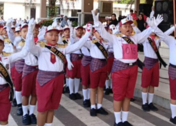 Meriahkan HUT RI ke-79, Warga Prabumulih Antusias Nonton Lomba Gerak Jalan