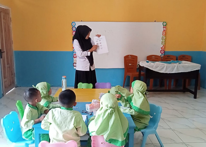 Serunya Belajar Berhitung, Anak TK IT Shoutul Quran Prabumulih Gunakan Gambar Buah