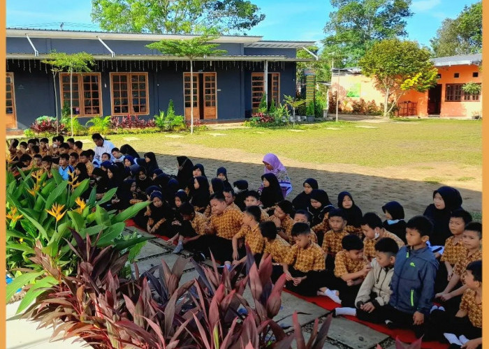 Sekolah IT Al Malik Kota Prabumulih Kirim Donasi untuk Cianjur