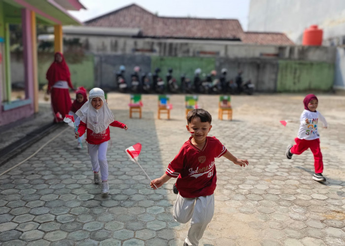 Jumat Penuh Keceriaan, TK IT Al Hasanah Prabumulih Semarakkan HUT RI dengan Aneka Lomba