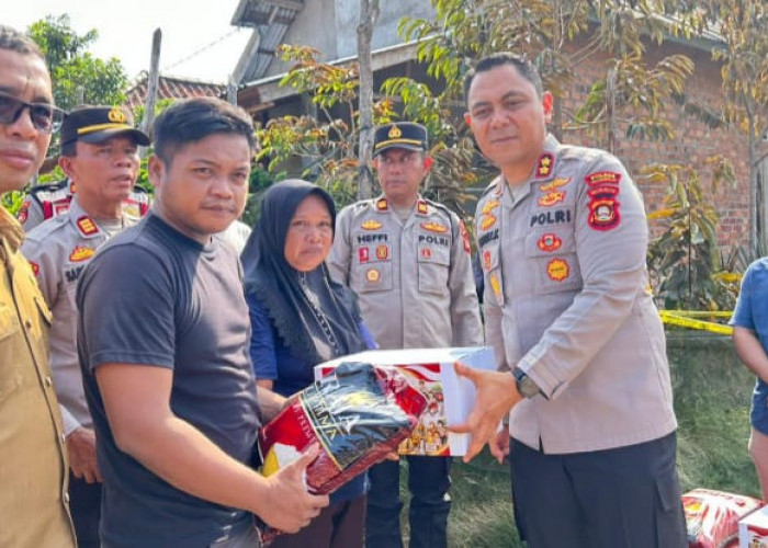 Kapolres Prabumulih Salurkan Bantuan untuk Korban Kebakaran di Desa Pangkul