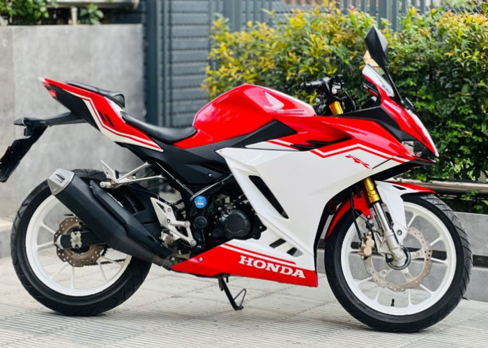 Honda CBR150R vs Yamaha R15, Dua Motor Sport Fairing Terbaik Pilihan Masyarakat Indonesia 