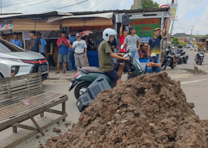 Sering Banjir, Warga Gunung Ibul Unjuk Rasa : Desak Pemerintah Segera Bertindak 