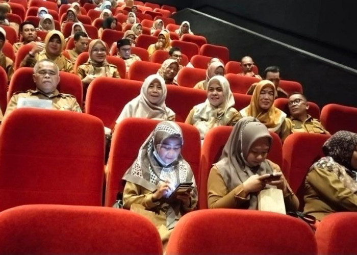 Ratusan Kepala Sekolah di Prabumulih Nobar Bioskop, Ini Film yang Ditonton