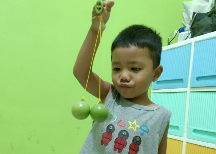 Anak-Anak di Kota Prabumulih Demam Lato-Lato, Ada yang Lupa Makan 