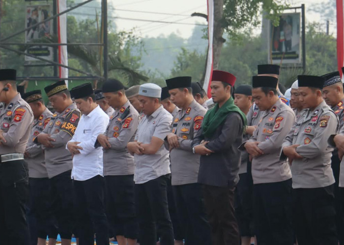 Dilanda Kekeringan, Polres Prabumulih dan Warga Shalat Istisqa Memohon Turunnya Hujan