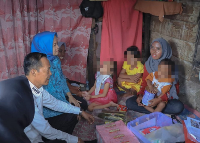 Pj Wako Prabumulih didampingi Ketua PKK Sambangi Kediaman 5 Anak Penderita Stunting