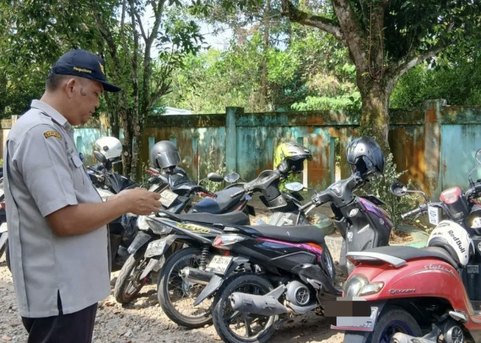 Samsat Prabumulih Sisir Sekolah, Kendaraan Tunggak Pajak Langsung Diberi Hang Tag