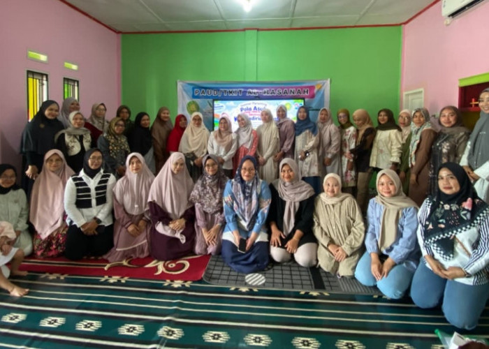 TK IT Al Hasanah Prabumulih Gelar Rapor Bulanan, Bahas Pola Asuh dan Kemandirian Anak