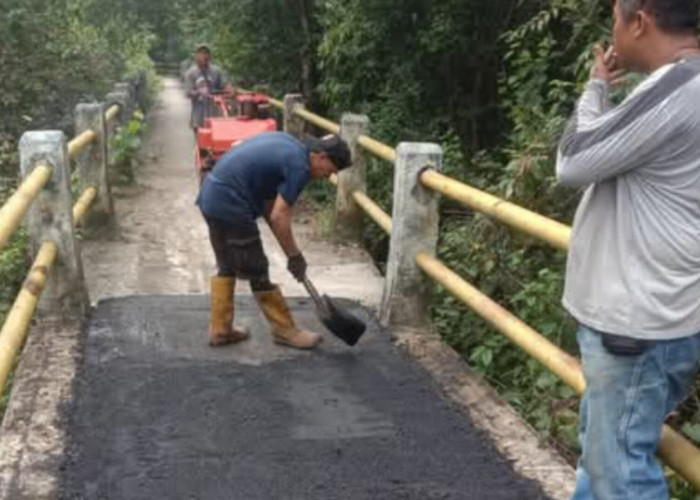 Rehab Jembatan Titian di Talang Batu, Akses Vital Warga dan Pendidikan Terjamin