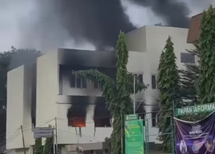 Waduh... Gegara Main Korek Api Dua Bocah di Palembang jadi Penyebab Gedung Kosong Terbakar 