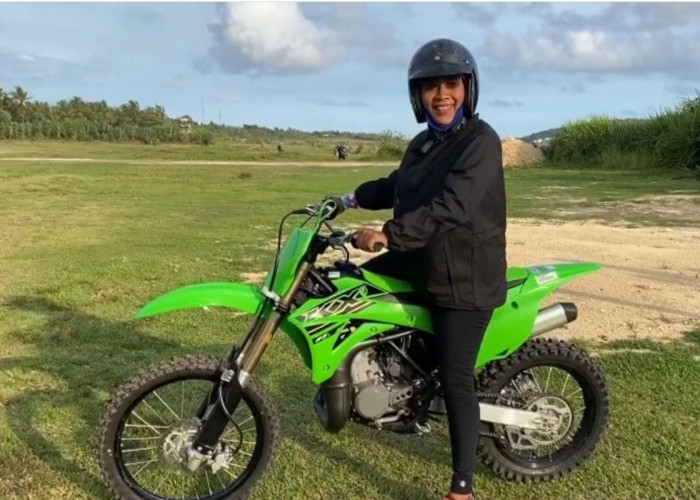 Kawasaki KLX85 L 2026 vs Yamaha YZ85 LW, Lebih Pilih Mini Motor Cross Mana