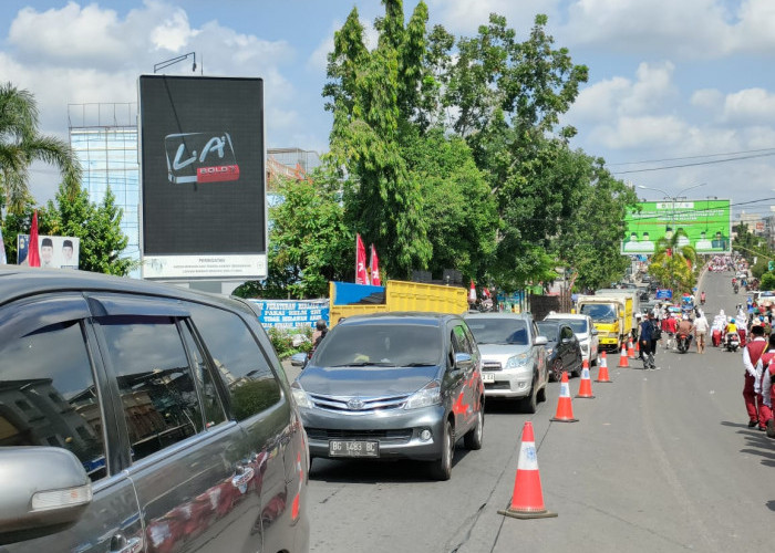 Gerak Jalan HUT RI, Lalu Lintas di Sudirman Prabumulih Padat Merayap 