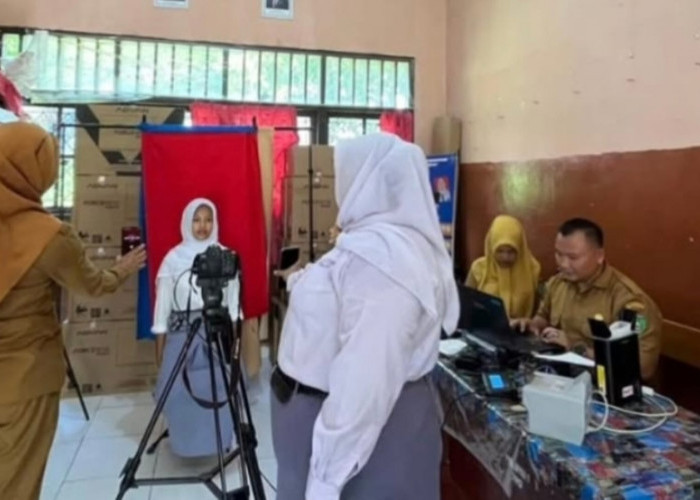 Disdukcapil Prabumulih Jemput Bola ke Sekolah, Permudah Perekaman KTP-el Pelajar