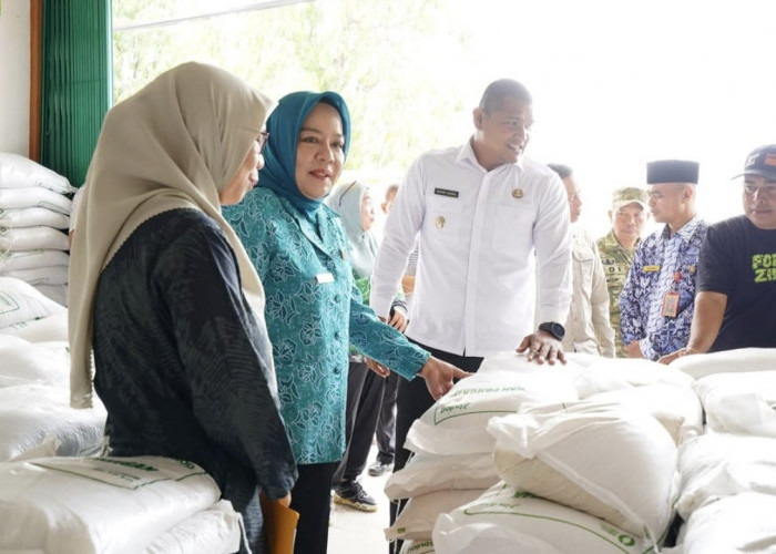 Warga Muara Dua Kebagian Beras CPP, Wawako Franky Pastikan Bantuan Tepat Sasaran