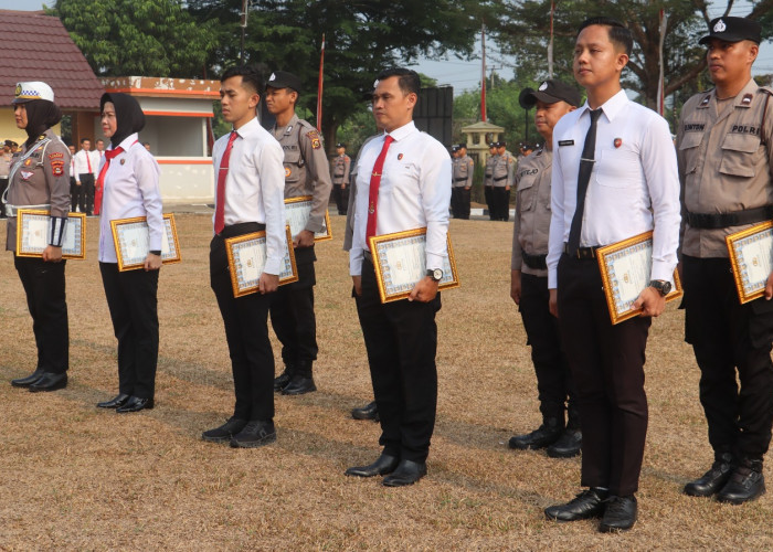 Kapolres Prabumulih Beri Penghargaan kepada 25 Personel Berdedikasi