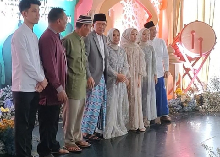 Ribuan Warga Halal Bihalal Bersama Walikota Prabumulih, Dihibur Rara Lida