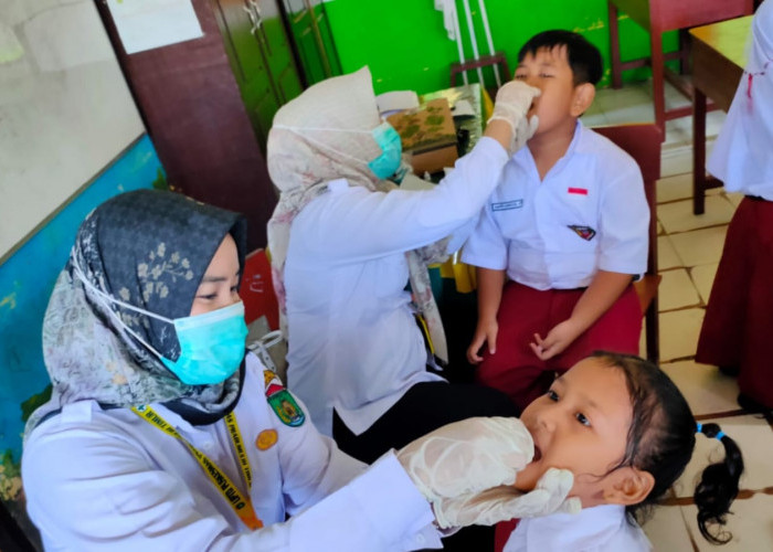 Pelajar SDN 39 Kota Prabumulih Antusias Diberi Imunisasi Polio