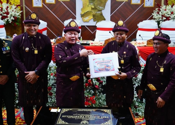 Kado HUT ke-25 Prabumulih, Herman Deru Hadiahkan Satu Unit Mobil Damkar