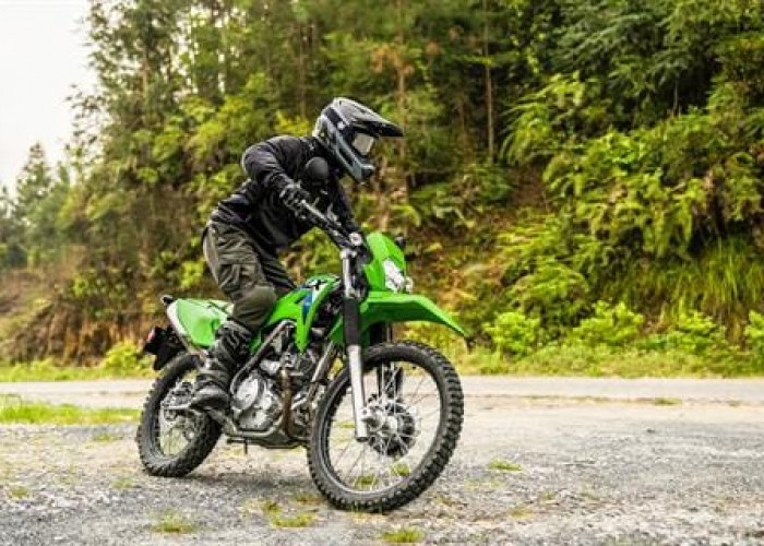 Kelebihan dan Kekurangan Kawasaki KLX230, Motor Trail Bertenaga dengan Kemampuan Adventure yang Mumpuni