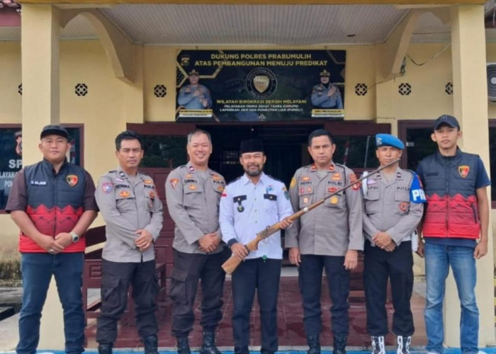 Kades Pangkul Serahkan Senpi Rakitan ke Polisi, Dukung Operasi Senpi Musi 2026