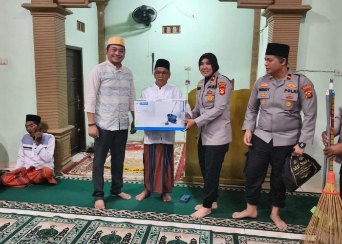 Polisi dan Warga Kompak Salat Subuh Berjamaah, Polsek RKT Perkuat Kamtibmas di Karang Bindu