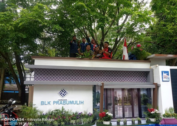 Miniatur Gedung UPTD BLK Juara Karnaval