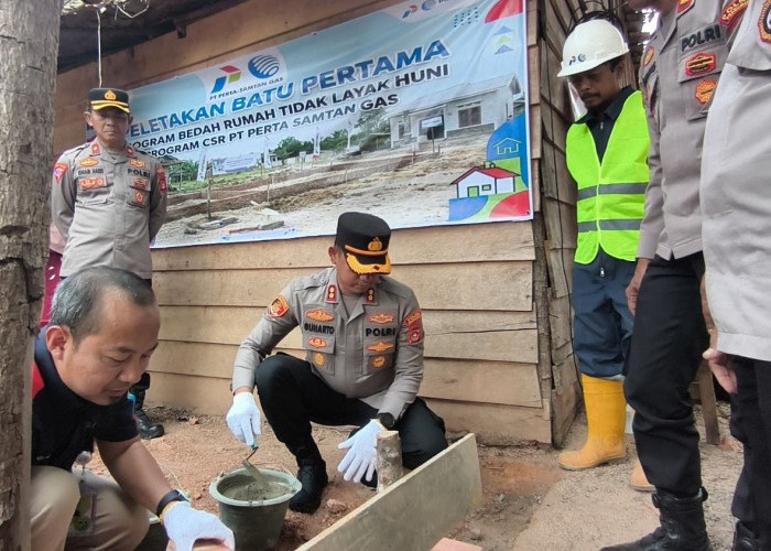 Peduli Warga Kurang Mampu, Polres Prabumulih - Pertagas Bedah Dua Rumah di Anak Petai 
