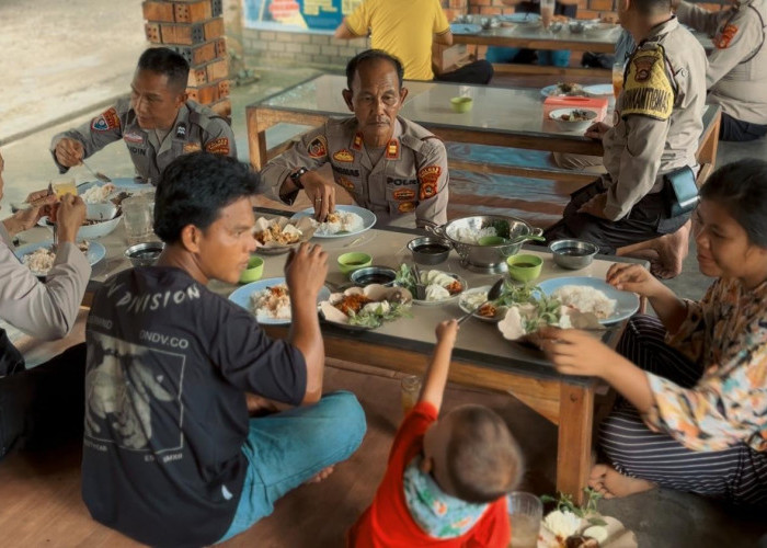 Dekat dengan Warga, Polsek Prabumulih Barat Hadirkan Aksi Sosial Jumat Berkah
