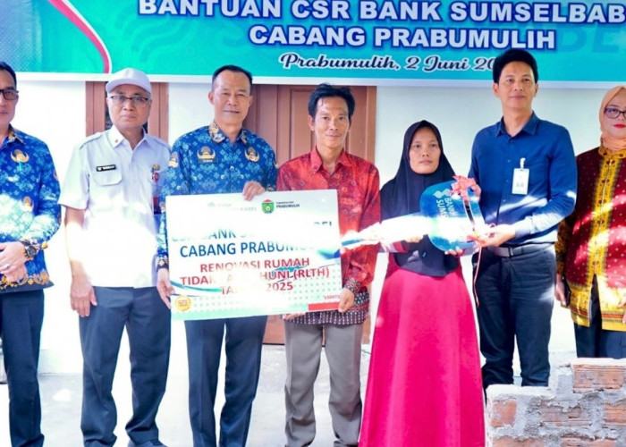 Bank Sumsel Babel Bedah Rumah Warga Prabumulih, Faiton Arisandi Kini Tempati Hunian Layak