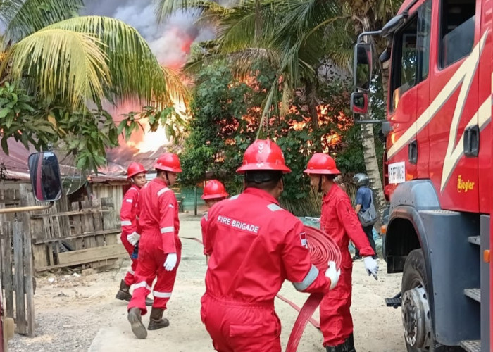 Damkar Pertamina Sigap Padamkan Kebakaran di Prabumulih dan Muara Enim