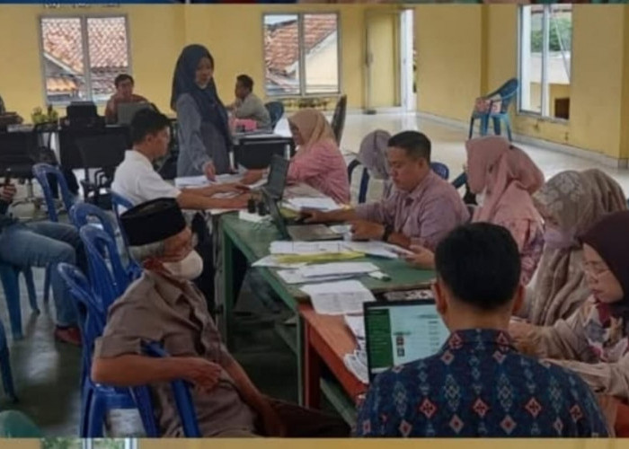 Kelurahan Sidogede Jadi yang Pertama Terima Kartu Keluarga Hasil Pemekaran di Prabumulih