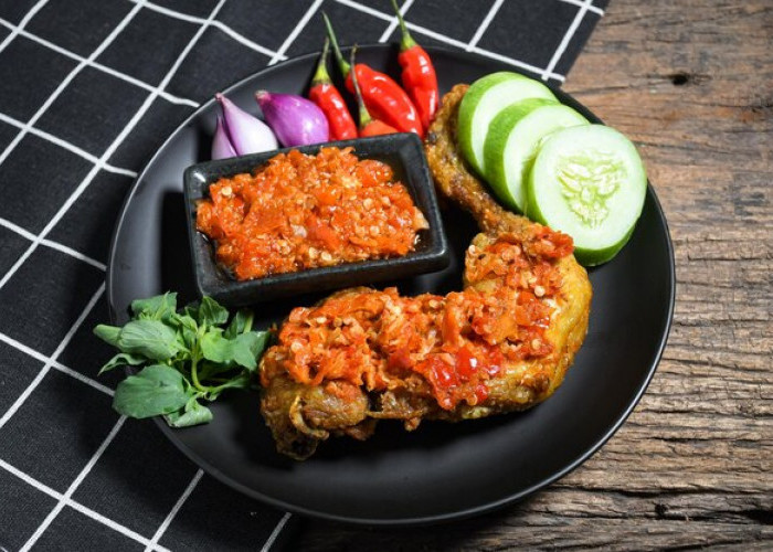 Resep Ayam Sambal Bawang Pedas Gurih, Coba Buat di Rumah!